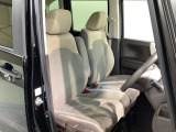 運転席、助手席☆ともにゆとりのある空間となっております♪