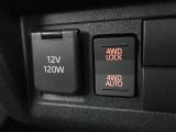 4WDスイッチ。駆動モードの切替ができます