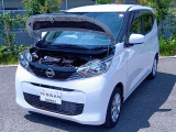 納車以降、お車のメンテナンスは自宅近所の日産サービス拠点にて承ります。専門の教育を受けたサービスフロント&メカニックが無料1ヶ月点検から法定/車検整備、万一の故障・不具合の修理まで全て担当いたします。