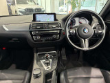 コックピットは、BMWらしくセンター・コンソールがドライバーに向けて傾けられた設計になっています。
