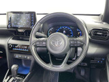 運転席まわりです。 各操作スイッチは使いやすい位置に配置されてます。