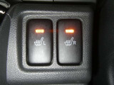 【シートヒーター搭載】シートを温めてくれる暖房機器です!長時間座っていると負担が掛かりやすい背中や腰、または冬場の寒い日に冷えやすい脚部に快適なぬくもりを♪
