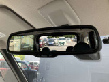 【インテリジェントルームミラー】はリアカメラが車両後方を映し出すので、いつでもクリアな後方視界を確保!夜間や悪天候の運転でも安心です♪