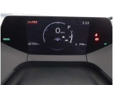 とっても見やすいメーターです。夜間時はラグジュアリーな気分にさせてくれる照明が魅力ですので、夜のドライブも楽しみになりますよ♪