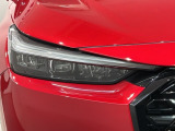 LEDヘッドライトは、点灯の瞬間から最大光量を発揮し、突然暗くなるトンネルなどでの安定感を高めます。
