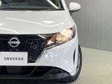 【ハイビームアシスト】先行車または対向車や周囲の明るさなどに応じ、自動的に上向きと下向きを切り替えてくれます★