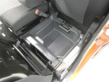 取り出しやすく、しまいやすい収納スペースが満載です。ティッシュやペットボトル等、用途に合わせた収納が可能ですので、使い方はあなた次第!