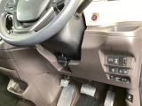 高速で便利なETCがあり、便利なパワースライドドアや、横滑りを防ぐVSAなどのスイッチは、運転席の右側、手の届きやすい位置にあります。