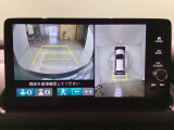 バックをするとき自動でリアの様子が映る『リアカメラ』付き! 画面で確認しながらバックが出来るので駐車の時も安心です。