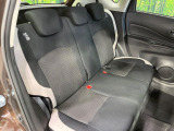 コンパクトカーですが、セカンドシートは十分な広さがあり快適にお乗りいただけます♪シートを倒して大きな荷物を積んだりと、用途の幅が広い1台です。