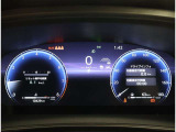 とっても見やすいメーターです。夜間時はラグジュアリーな気分にさせてくれる照明が魅力ですので、夜のドライブも楽しみになりますよ♪