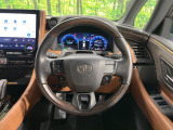 【ステアリングヒーター】冬場に冷たくなりやすい革巻きステアリングを、スイッチ一つで素早く適温に!エアコンよりも早く温まってくれるので、寒い日の運転も快適になりますね♪