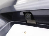 【バックモニター】駐車時に後方がリアルタイム映像で確認できます。大型商業施設や立体駐車場での駐車時や、夜間のバック時に大活躍!運転スキルに関わらず、今や必須となった装備のひとつです!