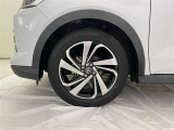 機敏さを引き立てる純正アルミ 195/60 R17 装着!