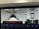 幅も大きいクルマなので、すれ違いも心配ですよね。バックカメラだけでなく、サイドカメラも装備しています。裏道のすれ違いの時なども、活躍してくれます。