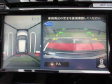 アラウンドビューモニターを装備!<駐車の際にナビ画面に車を真上から捉えた映像が映ります。駐車の時、とても便利な装備です。>