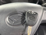 【キーレス】少し離れた場所からでもボタン一つでドアの開錠・施錠ができるのでとっても便利!ドアの鍵穴周りに傷をつけることもありません♪