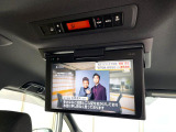 【フリップダウンモニター】大画面モニターで後席でもエンタメをお楽しみいただけます。小さなお子様にも大人気の装備です♪