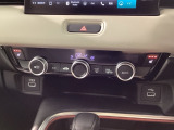 運転席と助手席にはシートヒーターが付いています☆寒い時期に腰周りを温めてくれるので体全体が温まりやすいのは勿論、暖房と違い顔に風が当たらないので、乾燥肌やドライアイの方でも大丈夫☆