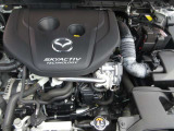 スカイDエンジンは、ガソリンエンジンと比較し、優れた燃費と力強いトルクに定評があります。高速道路の合流や登坂路でその真価を発揮しますので、益々ドライブが楽しくなります。