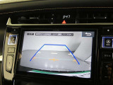 車庫入れの強い味方。後退時の死角をチェックするために便利です。