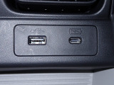 USBをさすことができます!現代的な装備!!