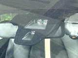 【シティブレーキアクティブシステム】低速走行中に前方の車両等を認識し、衝突しそうな時は警報とブレーキで衝突回避と被害軽減をアシスト。より安全にドライブをお楽しみいただけます。