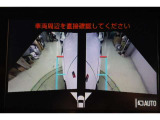 さらに、左右側面カメラも装備しています。駐車枠や隣のクルマなど周囲との位置関係がよくわかり、駐車しやすいですよ。運転席からは目視できない助手席側の側面も見えますので、路肩に幅寄せする際なども安心です。