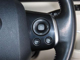 【ステアリングスイッチ】運転中に視線を前に向けたまま画面の操作できます。