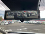 インテリジェントルームミラー☆カメラの映像を映すことで荷物や人が乗っていても後方視界を確保できます☆