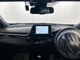 落ち着いたカラーの内装で、ゆったりと運転したい方に。