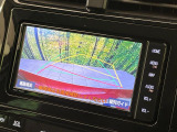 【バックカメラ】駐車時に後方がリアルタイム映像で確認できます。大型商業施設や立体駐車場での駐車時や、夜間のバック時に大活躍!運転スキルに関わらず、今や必須となった装備のひとつです!