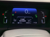 スピードメーターはこちら!すっきりとしたデザインで、昼間でも夜間でも見やすい設計になっています。