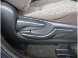 【シートアジャスター】上下調整できるシートアジャスター!運転手にあったドライバーズポジションができますね。