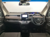 【前方視界】開放的な前方視界!運転がしやすく疲れにくいです♪窓が大きく、見通しがとっても良いおクルマですよ♪