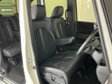 当車両は、次のお客様に気持ちよくお乗りいただくため、専門スタッフによる【徹底シートクリーニング】を施工済みです!