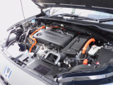 エンジンルーム・2.0L 直噴エンジン&2モーターハイブリッドシステム