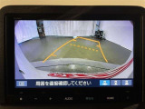 【バックモニター】駐車時に後方がリアルタイム映像で確認できます。大型商業施設や立体駐車場での駐車時や、夜間のバック時に大活躍?