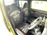 運転席シート廻りは使用感も少なく、良好な状態となっています。丁寧に使われていたことがよくわかりますね。