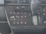 ◆エアコン◆温度の設定をしてAUTOボタンを押すだけ簡単。車内を快適な温度に保ってくれます