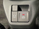 指先だけで簡単に操作が可能な電動パーキングブレーキを採用。「HOLD」スイッチを押すと、渋滞や信号待ちなどでブレーキペダルから足を離しても、ブレーキを保持するので安心です