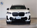☆BMWの代名詞とも言える【キドニーグリル】一目見ただけでBMW車であると認識できる確固たるアイコンとして存在感を放ちます☆