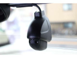 事故だけではなく煽り運転や犯罪の記録にも役立つリヤドライブレコーダーも装備で安心です