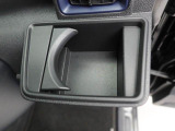 【カップホルダー】エアコン吹き出し口下部に設置されていますので使いやすさバッチリ!運転席から手の届くちょうどの位置です!