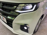 【LEDヘッドライト】悪天候や夜間走行時も良好な視界を確保し安心して運転できる高輝度LEDヘッドライトを装備!点灯速度が早く、消費電力も抑えられています。