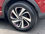 タイヤサイズは195/60R17!純正アルミホイール!残り溝は5ミリ程度です!