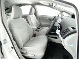【内装クリーニング】室内は、トヨタの自動車クリーニング&ldquo;まるまるクリン&rdquo;を施工済です!シートはもちろん床面も、すっきりキレイ♪自信の仕上がりを、ぜひご覧下さい!!