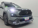 高輝度で点灯速度が速く、しかも消費電力の少ないLEDヘッドライトが装備されています!LEDの明るい光が走行中の視界の確保をサポートして、夜のドライブがより楽しく安全に運転できます♪