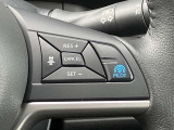 プロパイロットを装備☆アクセル、ブレーキをコントロー ルして前のクルマとの車間距離を保つ手助けをします。 白線を検知し、ハンドルをコントロールして直線道路、カーブにおいても運転支援してくれます!!
