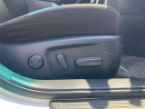 パワーシート搭載。微妙な調整が手軽にでき、最適なポジションで運転することが可能です。